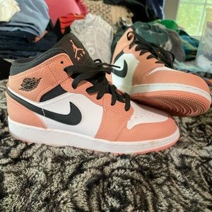 Nike Jordan 1 mid shoes